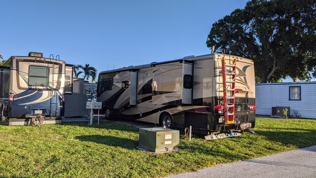 Sunshine Holiday RV Resort
