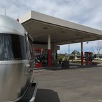 Giant gas station show low az