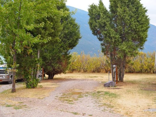 Glacier Basecamp Lodge & Campground